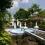 Ndalem Ngabean Bungalow Yogyakarta